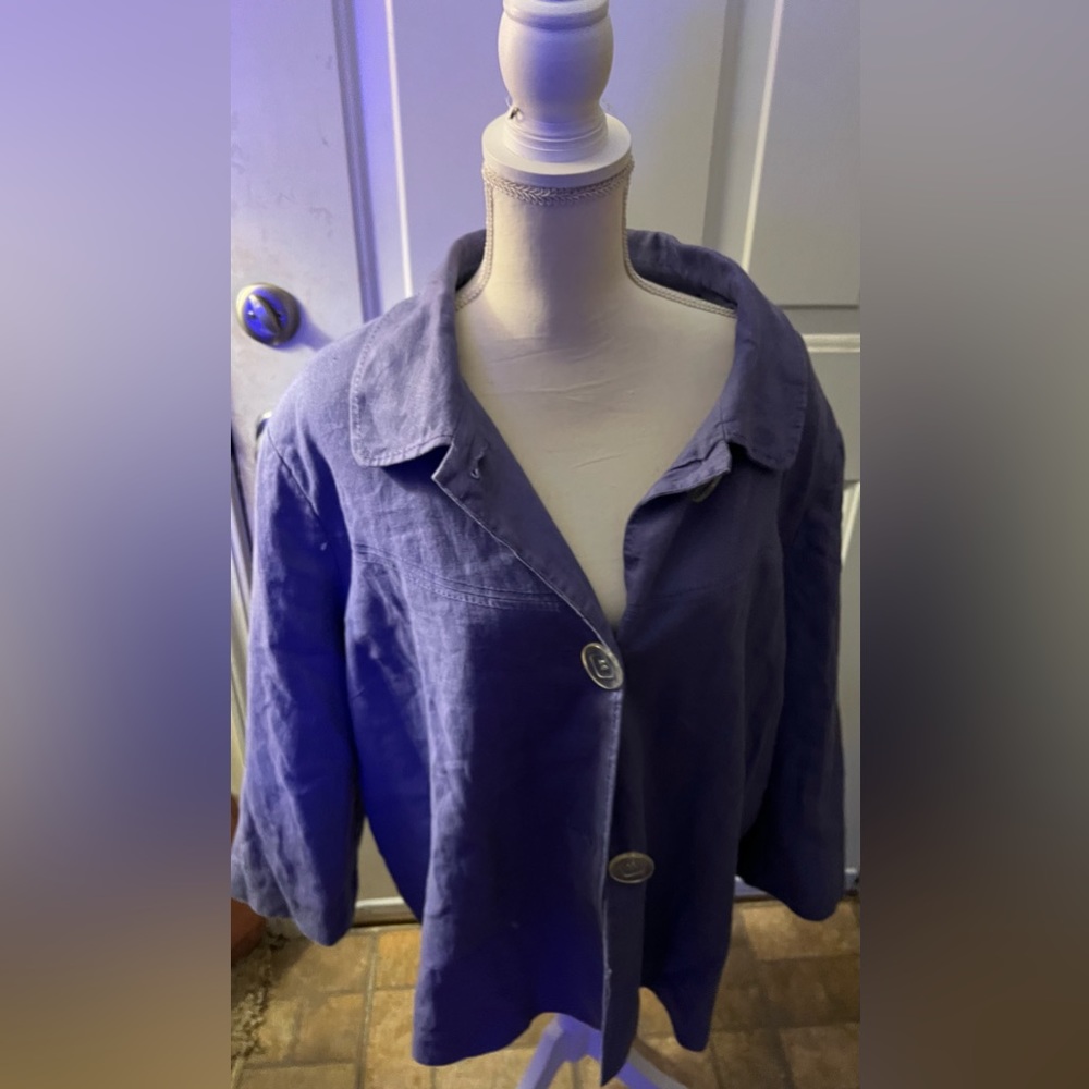 JM Collection Textured blazer, 24 W. 100% polyester,100% linen lining.